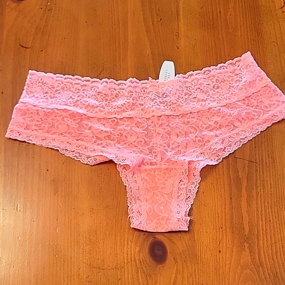 Brand New Victoria's Secret Lace Underwear in Coral/Peach - Picture 1 of 3